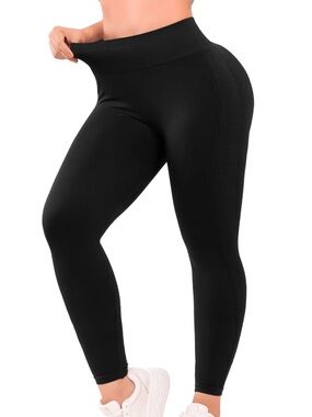 High-Rise Black Seamless Leggings — Sculpting Fit